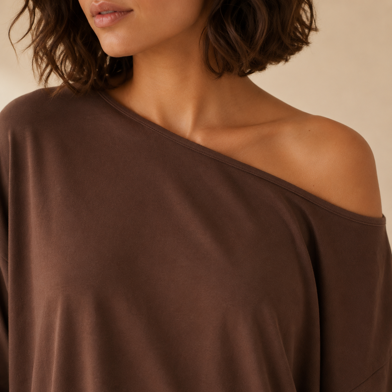Wide-Neck Lounge Set